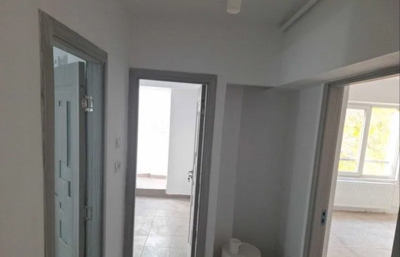 Vatra Luminoasa x Mihai Bravu x Piata Muncii, 7 min. metrou Muncii.